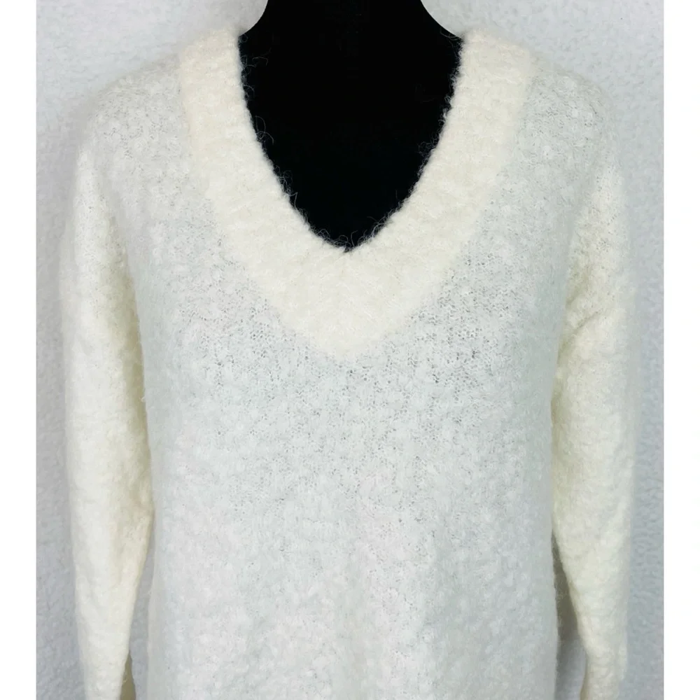WILFRED • Aritzia Off-White/Cream Marseille Alpaca V-Neck Pullover Sweater, S - Picture 3 of 16